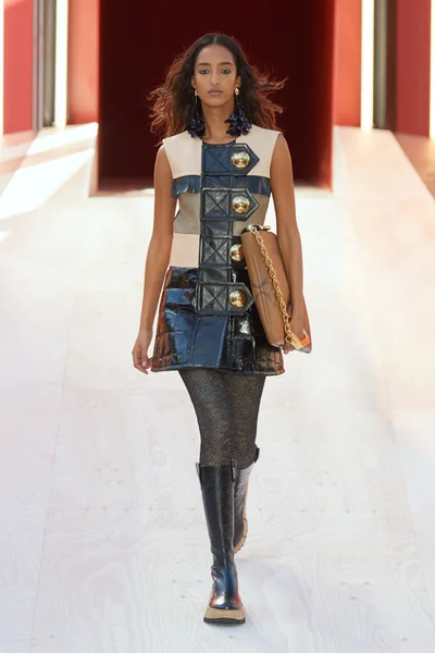 Look 28